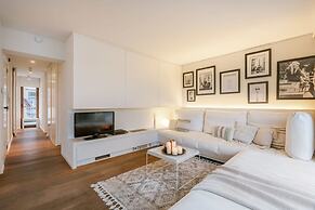 Modern Apartment With Terraces and Parking