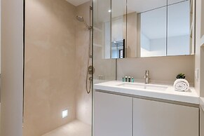 Modern Apartment With Terraces and Parking