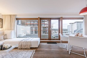 Modern Apartment With Terraces and Parking
