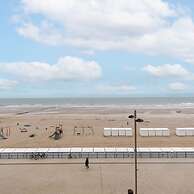 Pleasant Apartment With Frontal sea View