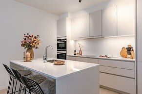 Apartment With Terrace Close to the sea