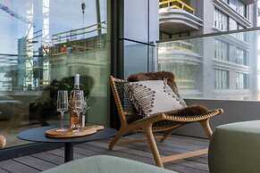 Stylish 2 Bedroom With Terrace and Parking