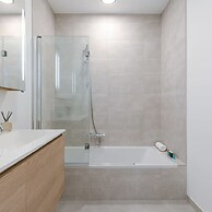 Stylish 2 Bedroom With Terrace and Parking