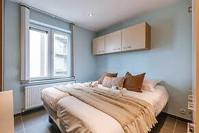 Spacious Apartment With Lateral sea View