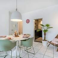 Boulevard Apartment Near the Beach