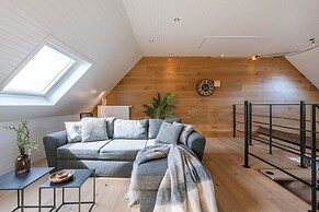Beautiful and Spacious Vacation Home With Parking