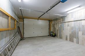 Beautiful and Spacious Vacation Home With Parking