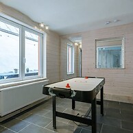Beautiful and Spacious Vacation Home With Parking