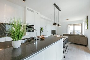 Modern Apartment With Sunny and Large Terrace