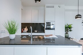 Modern Apartment With Sunny and Large Terrace