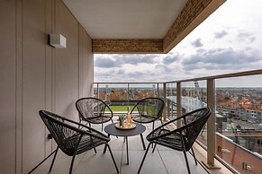 Modern Apartment With Sunny and Large Terrace
