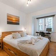 Centrally Located Modern Apartment With Parking