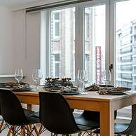 Centrally Located Modern Apartment With Parking