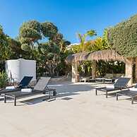 Relax in Luxury at This Stunning Seaside Villa