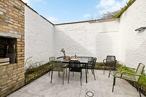 Spacious House With 3 Terraces