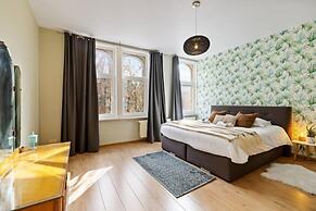 Spacious House With 3 Terraces