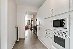 Spacious House With 3 Terraces