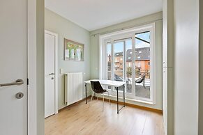 Spacious House With 3 Terraces