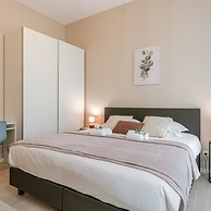 Bright Apartment Near the Beach