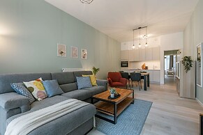 Bright Apartment Near the Beach
