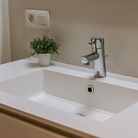Spacious Top-flour Apartment With Private Parking