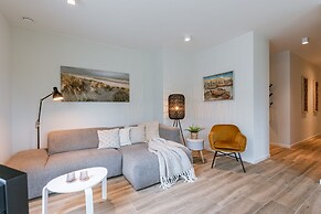 Spacious Top-flour Apartment With Private Parking