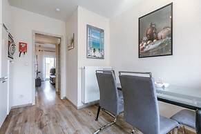 Spacious House With Garden and Parking