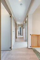 Spacious House With Garden and Parking