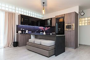 Luxurious 3 Bd Modern Apt in Dafni