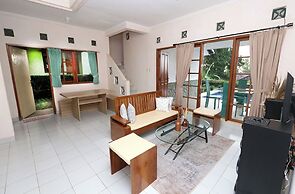 Villa ChavaMinerva Aries Ciater with Private Pool