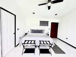 Black & White Apartments Monteverde