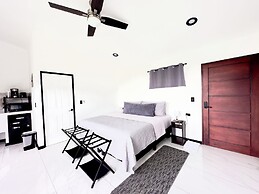 Black & White Apartments Monteverde