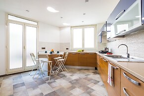 Partenope Spacious Home by Wonderful Italy