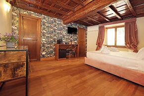 Golden Pantheon Rooms