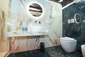 Golden Pantheon Rooms
