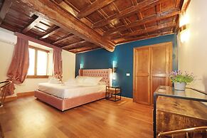 Golden Pantheon Rooms