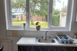 1 Bedroom - Sleeps 3 - Free Parking
