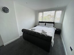 Lovely Refurbished 3-bed House in Liverpool