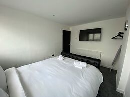 Lovely Refurbished 3-bed House in Liverpool