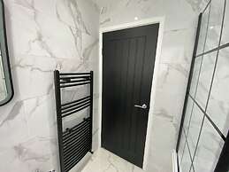 Lovely Refurbished 3-bed House in Liverpool
