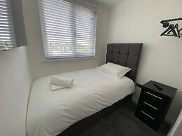 Lovely Refurbished 3-bed House in Liverpool