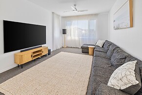 Beach Home in Burleigh Waters