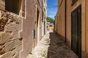 3936 Corte dei Falconi by Barbarhouse