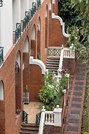 Riverside Park Apartments by YourHost