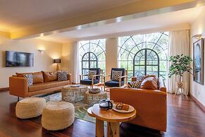 Riverside Park Apartments by YourHost