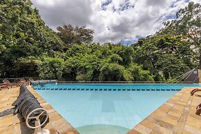 Riverside Park Apartments by YourHost