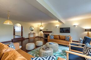 Riverside Park Apartments by YourHost