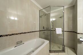 Riverside Park Apartments by YourHost