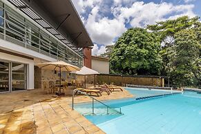 Riverside Park Apartments by YourHost