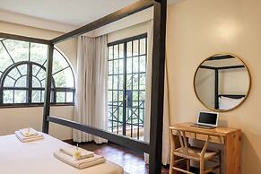 Riverside Park Apartments by YourHost